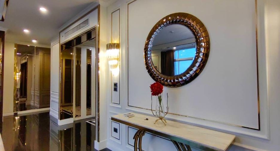 For rent 4 bedrooms condo in Huai Khwang, Bangkok