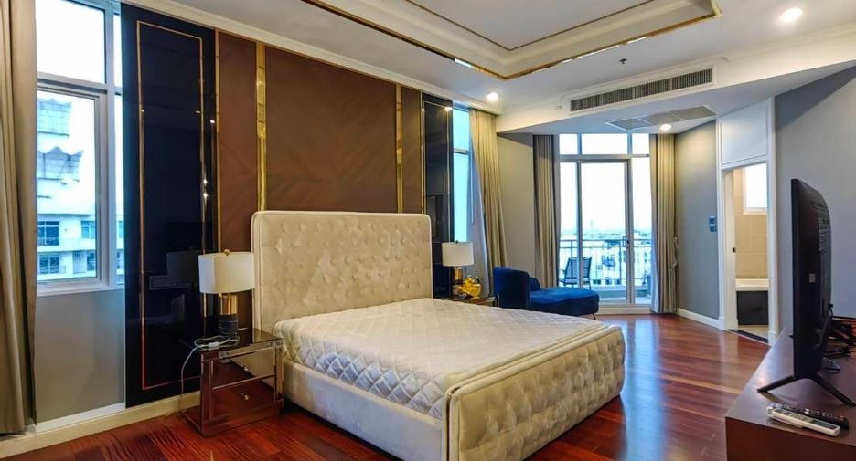 For rent 4 bedrooms condo in Huai Khwang, Bangkok