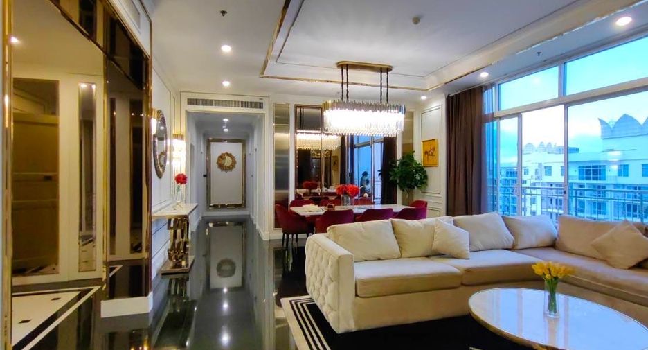 For rent 4 bedrooms condo in Huai Khwang, Bangkok