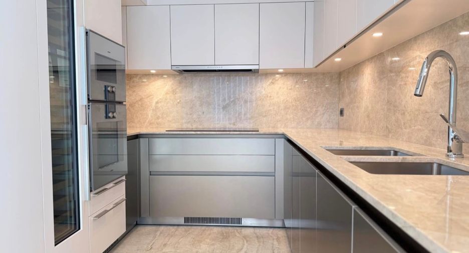 For rent 2 bedrooms condo in Pathum Wan, Bangkok