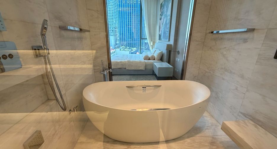For rent 2 bedrooms condo in Pathum Wan, Bangkok