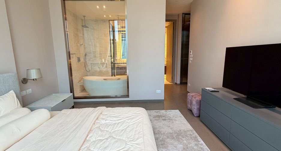 For rent 2 bedrooms condo in Pathum Wan, Bangkok