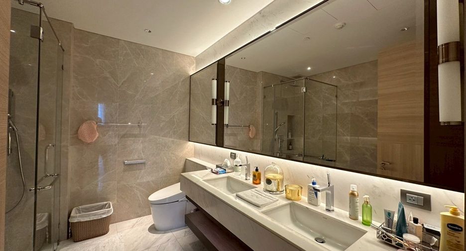 À louer 3 chambres condo à Pathum Wan, Bangkok
