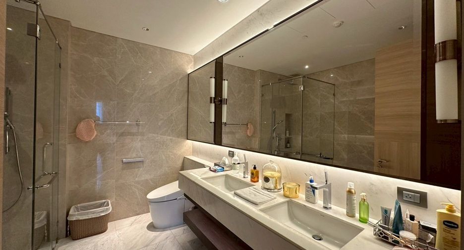 À louer 3 chambres condo à Pathum Wan, Bangkok