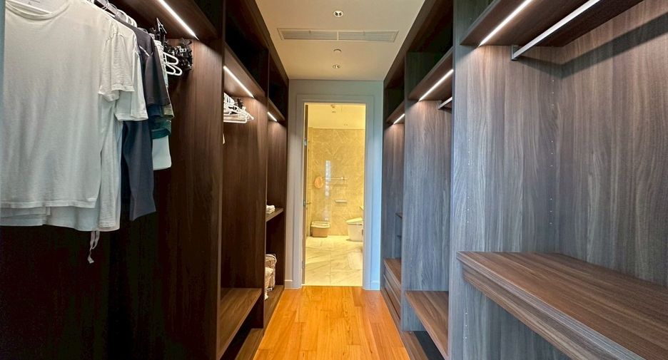 À louer 3 chambres condo à Pathum Wan, Bangkok
