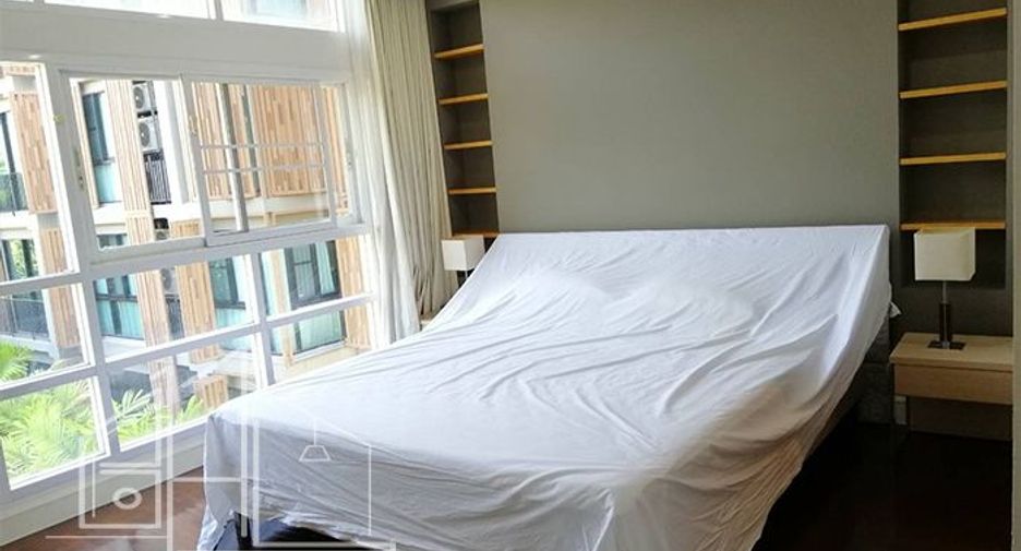 For rent 2 bedrooms apartment in Watthana, Bangkok