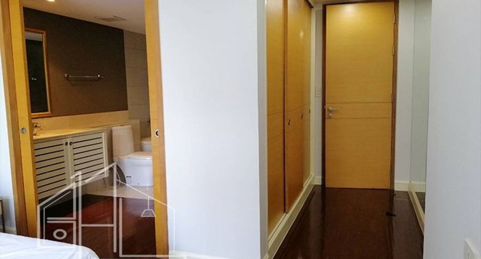 For rent 2 bedrooms apartment in Watthana, Bangkok