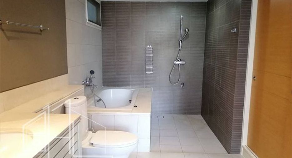 For rent 2 bedrooms apartment in Watthana, Bangkok