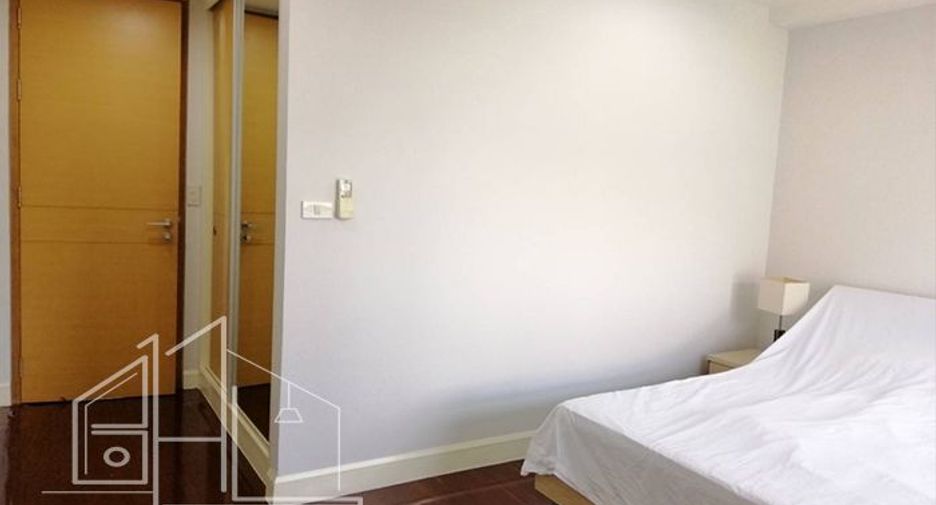 For rent 2 bedrooms apartment in Watthana, Bangkok