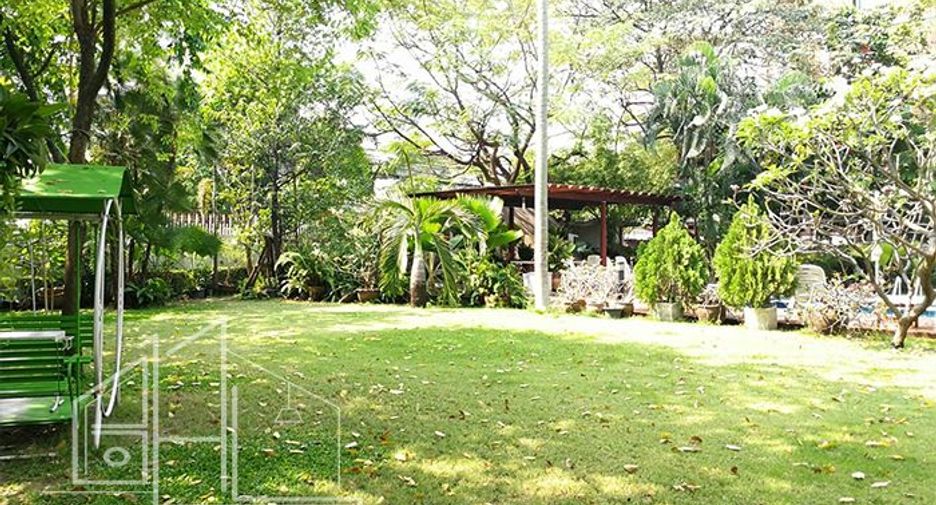 For rent 2 bedrooms apartment in Watthana, Bangkok
