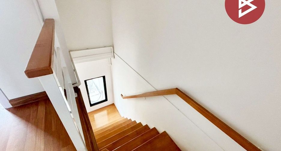 Casa adosada en venta de 3 habitaciones en Prawet, Bangkok