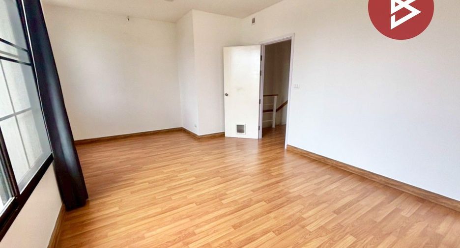 Casa adosada en venta de 3 habitaciones en Prawet, Bangkok
