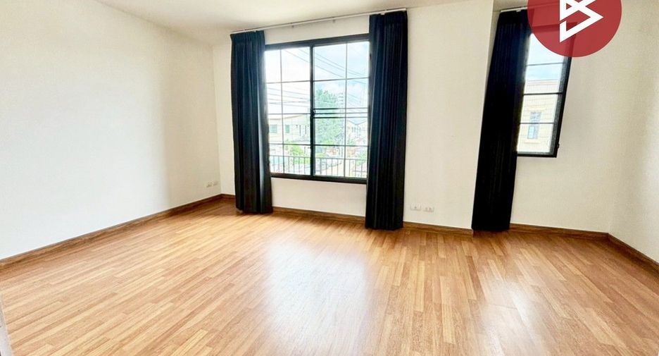 Casa adosada en venta de 3 habitaciones en Prawet, Bangkok