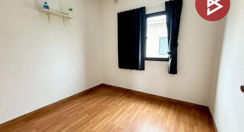 Casa adosada en venta de 3 habitaciones en Prawet, Bangkok