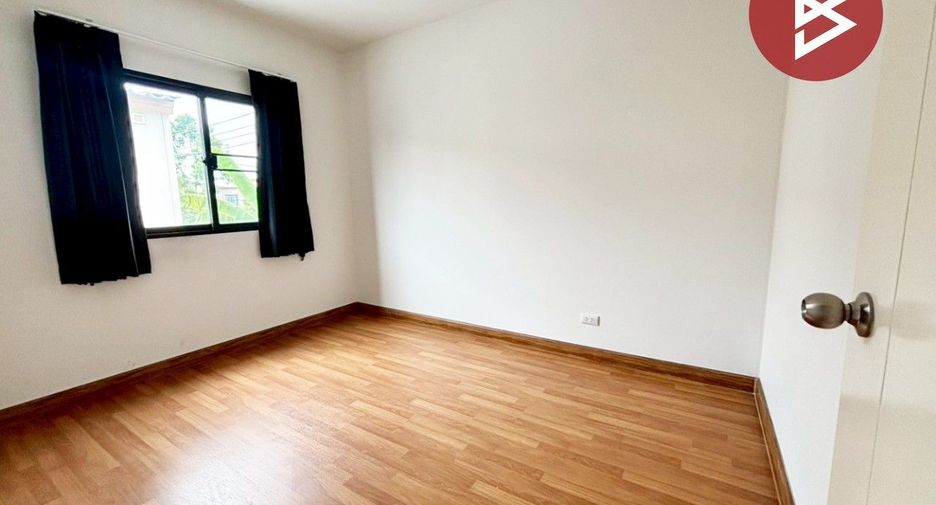 Casa adosada en venta de 3 habitaciones en Prawet, Bangkok