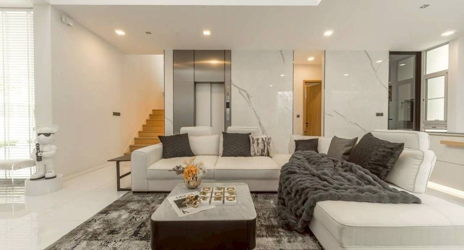 Casa en venta de 4 habitaciones en Bueng Kum, Bangkok