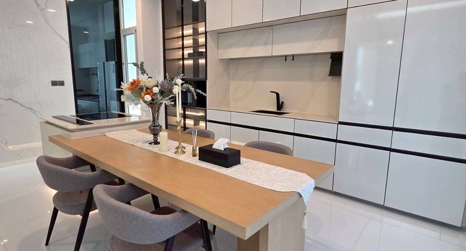 Casa en venta de 4 habitaciones en Bueng Kum, Bangkok