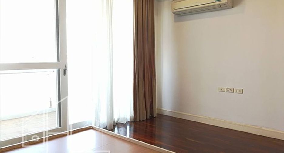 For rent 3 bedrooms condo in Watthana, Bangkok