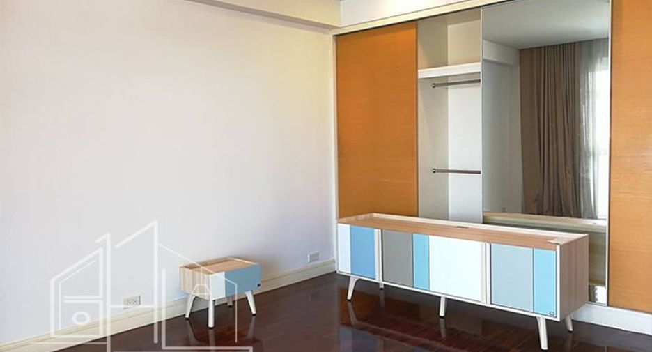 For rent 3 bedrooms condo in Watthana, Bangkok