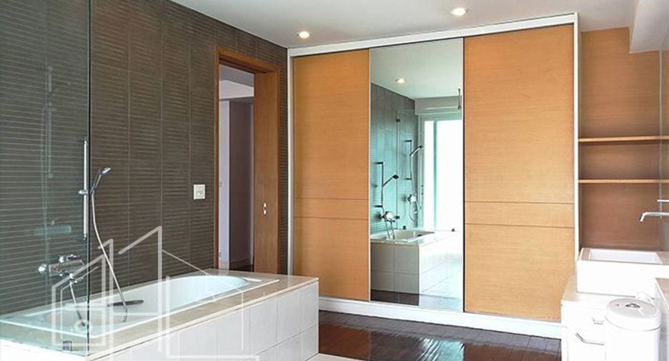 For rent 3 bedrooms condo in Watthana, Bangkok