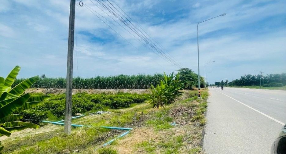 For sale land in Khanu Woralaksaburi, Kamphaeng Phet