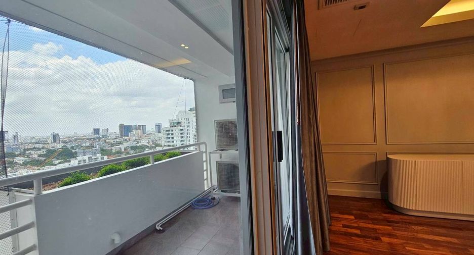 For rent 4 bedrooms condo in Watthana, Bangkok
