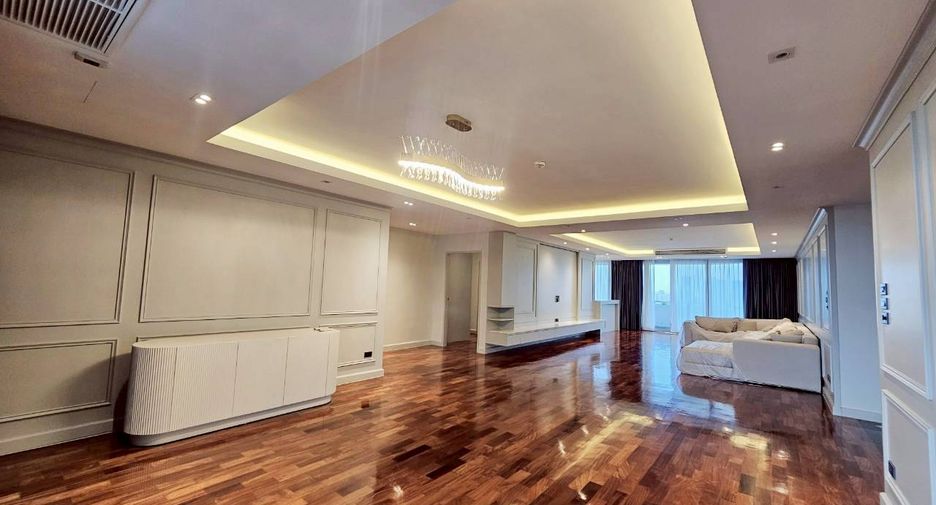For rent 4 bedrooms condo in Watthana, Bangkok