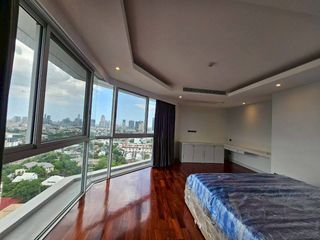 For rent 4 bedrooms condo in Watthana, Bangkok