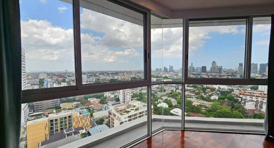 For rent 4 bedrooms condo in Watthana, Bangkok