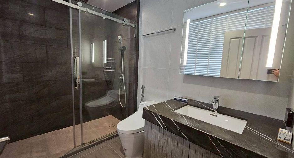 For rent 4 bedrooms condo in Watthana, Bangkok