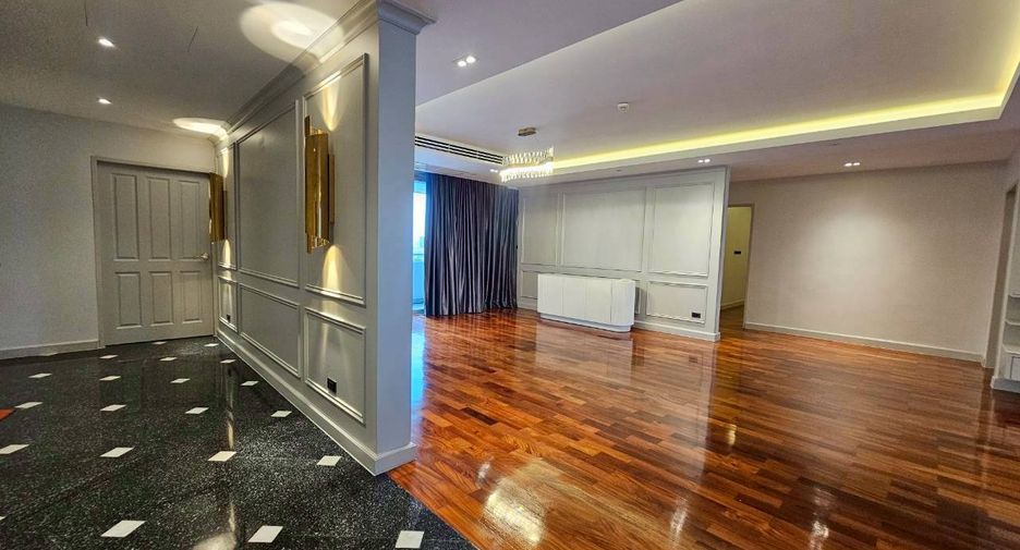 For rent 4 bedrooms condo in Watthana, Bangkok