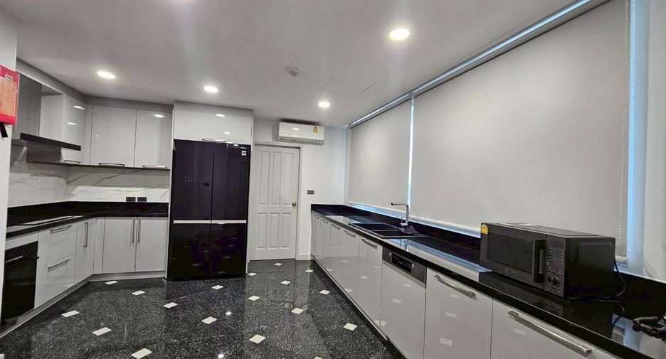 For rent 4 bedrooms condo in Watthana, Bangkok