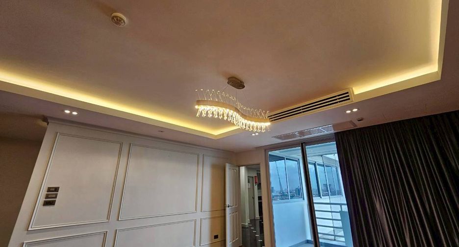 For rent 4 bedrooms condo in Watthana, Bangkok