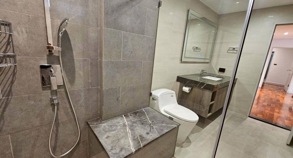 For rent 4 bedrooms condo in Watthana, Bangkok