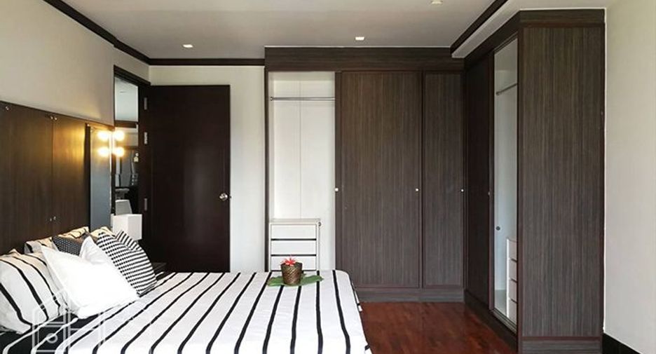 For rent 3 bedrooms condo in Watthana, Bangkok