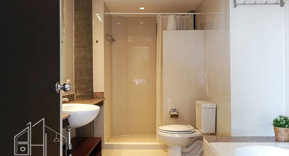 For rent 3 bedrooms condo in Watthana, Bangkok