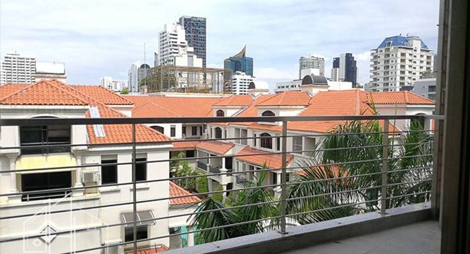 For rent 2 bedrooms apartment in Watthana, Bangkok