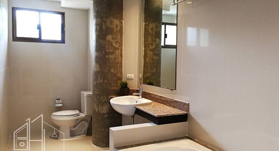 For rent 2 bedrooms apartment in Watthana, Bangkok