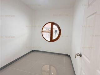 Casa adosada en venta de 2 habitaciones en Nong Chok, Bangkok
