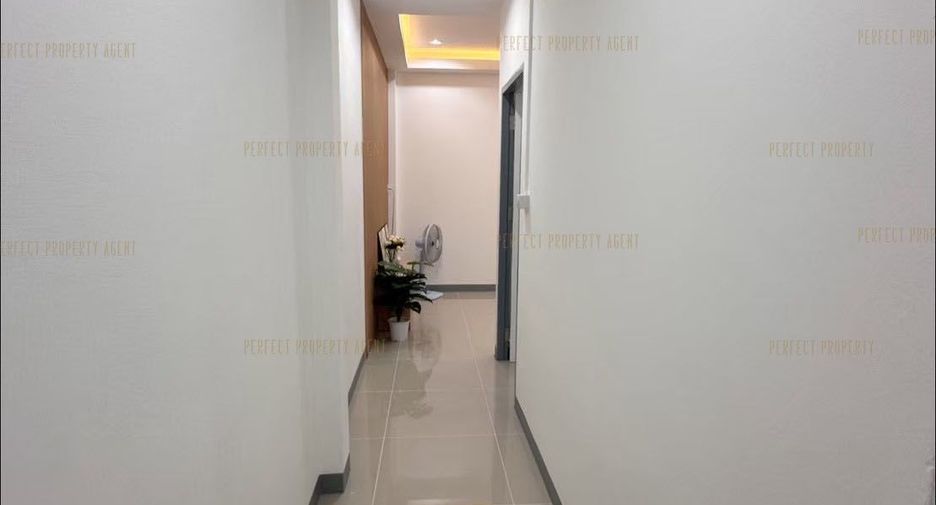 Casa adosada en venta de 2 habitaciones en Nong Chok, Bangkok