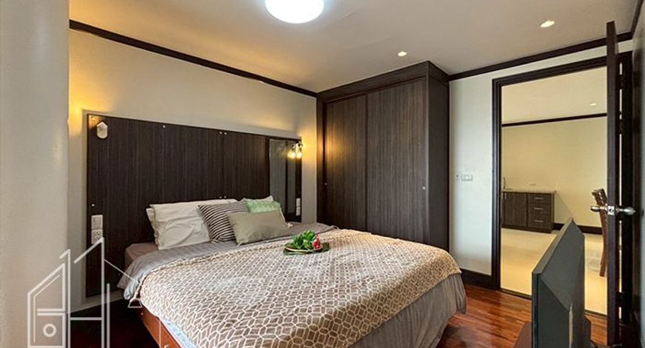 For rent 3 bedrooms condo in Watthana, Bangkok