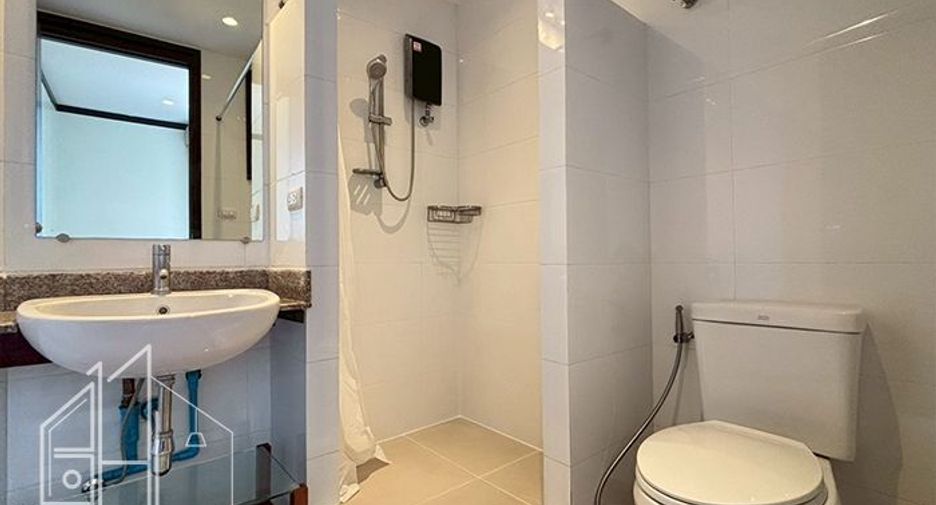 For rent 3 bedrooms condo in Watthana, Bangkok