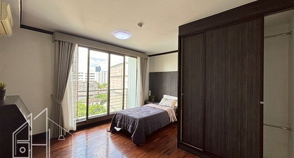 For rent 3 bedrooms condo in Watthana, Bangkok