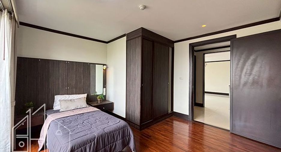 For rent 3 bedrooms condo in Watthana, Bangkok