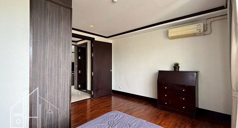 For rent 3 bedrooms condo in Watthana, Bangkok