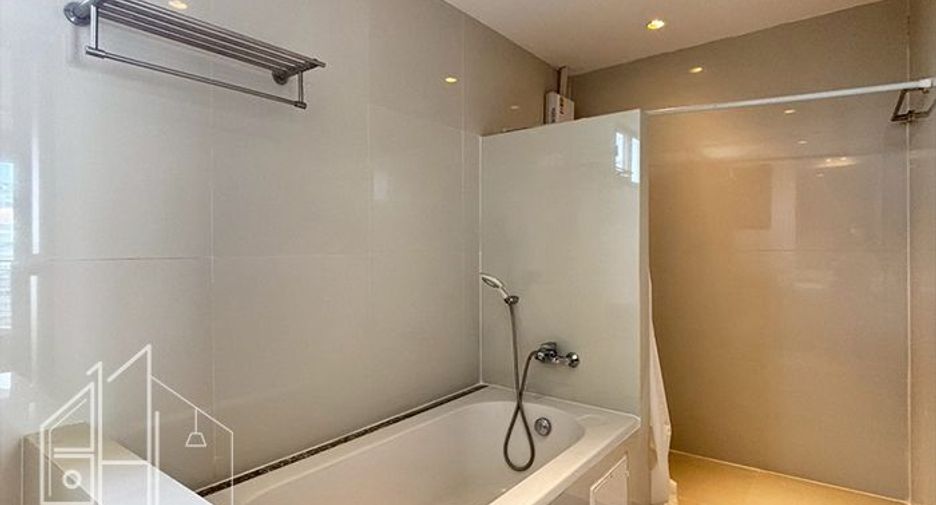 For rent 3 bedrooms condo in Watthana, Bangkok