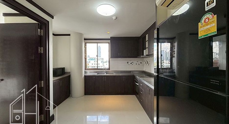 For rent 3 bedrooms condo in Watthana, Bangkok