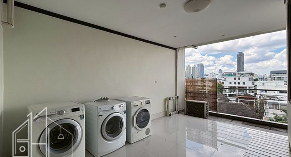 For rent 3 bedrooms condo in Watthana, Bangkok