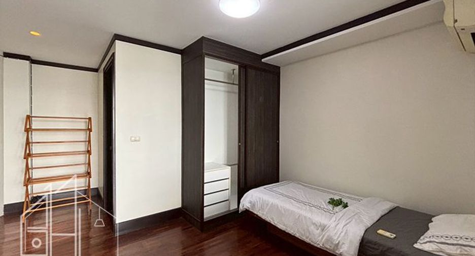 For rent 3 bedrooms condo in Watthana, Bangkok