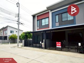Casa adosada en venta de 3 habitaciones en Phra Samut Chedi, Samut Prakan